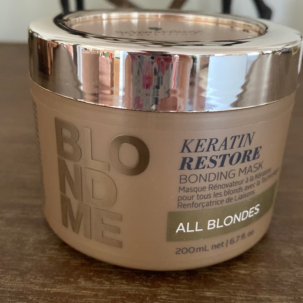 Schwarzkopf Professional bonding mask. This is for all blondes.